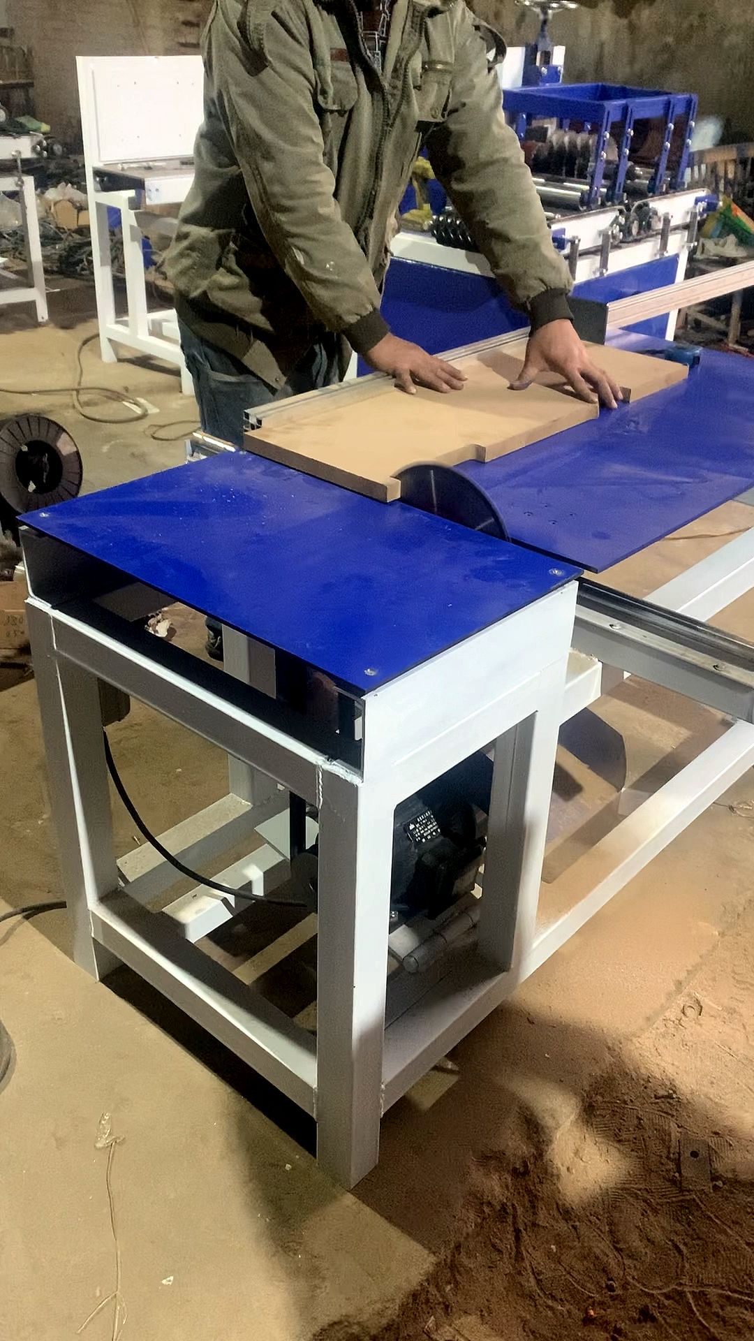 木工机械设备#木工小截锯齐头截料一机搞定-度小视