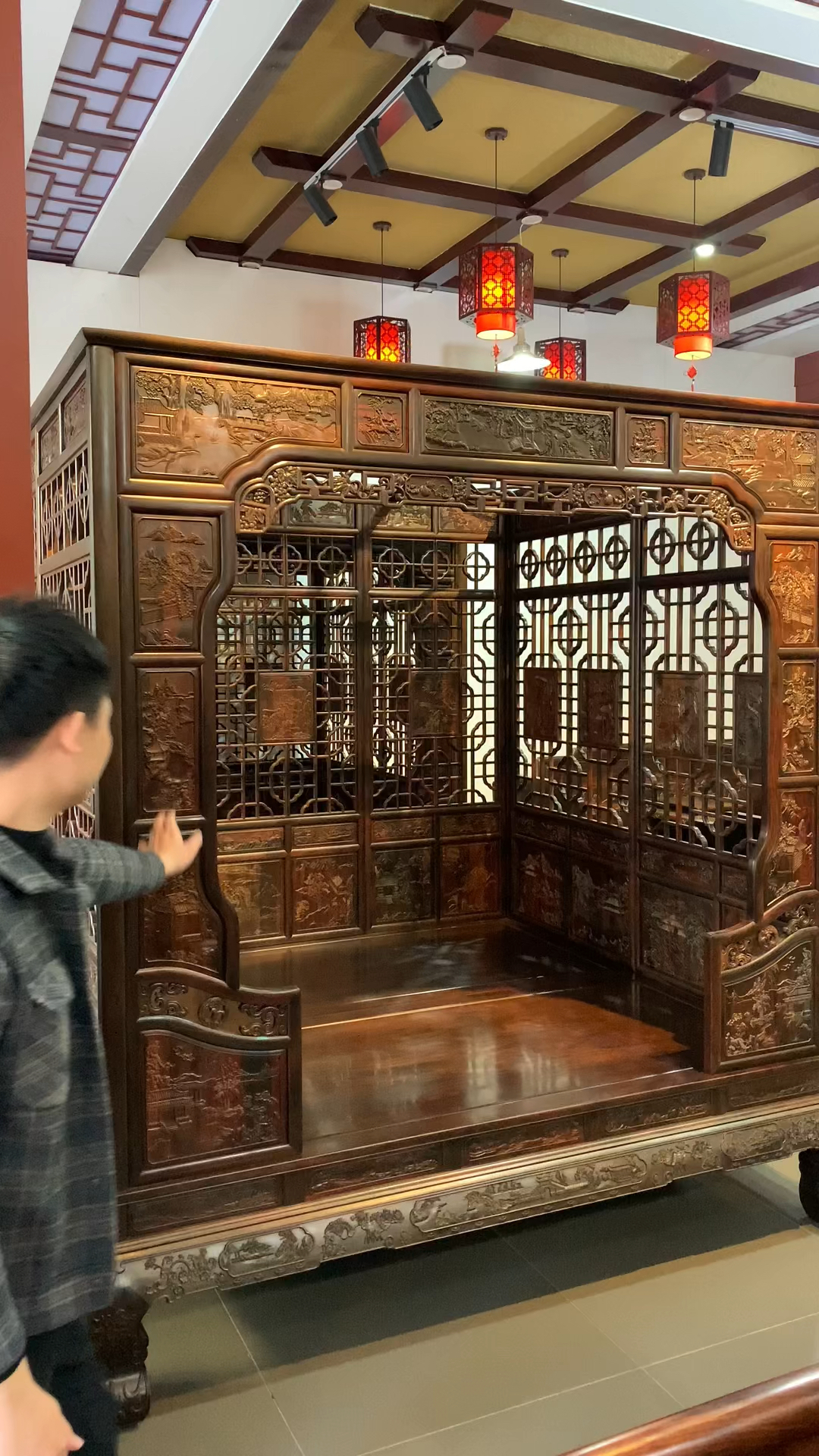 大红酸枝架子床