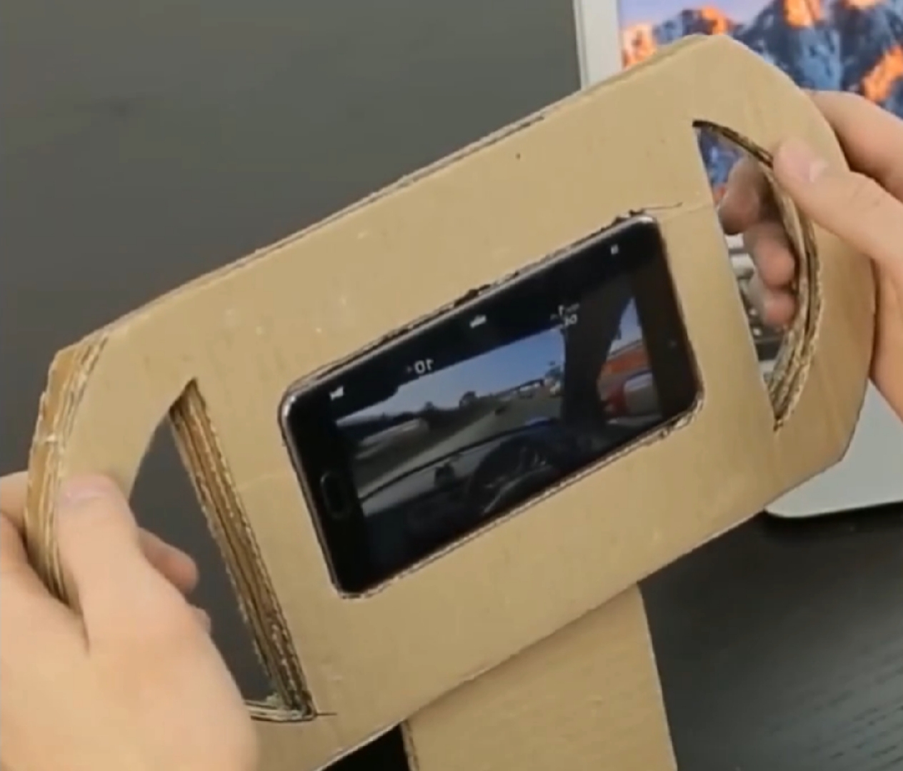 用纸板diy一个手机赛车游戏方向盘又酷又好控制,你也来试试!