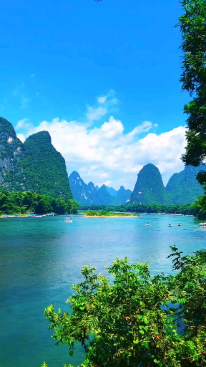桂林山水记录你的美拍摄于桂林漓江二十元人民币背景