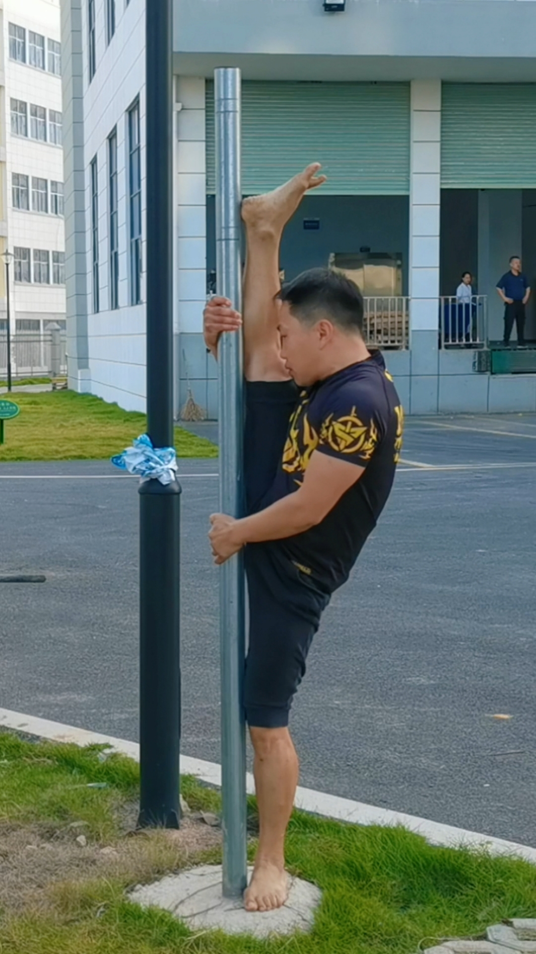 一字马这样练朝天蹬能不能学会啊