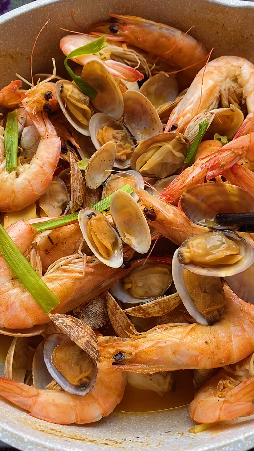 盐焗虾#不加一滴水就可以做出鲜嫩好吃的盐焗小海鲜.