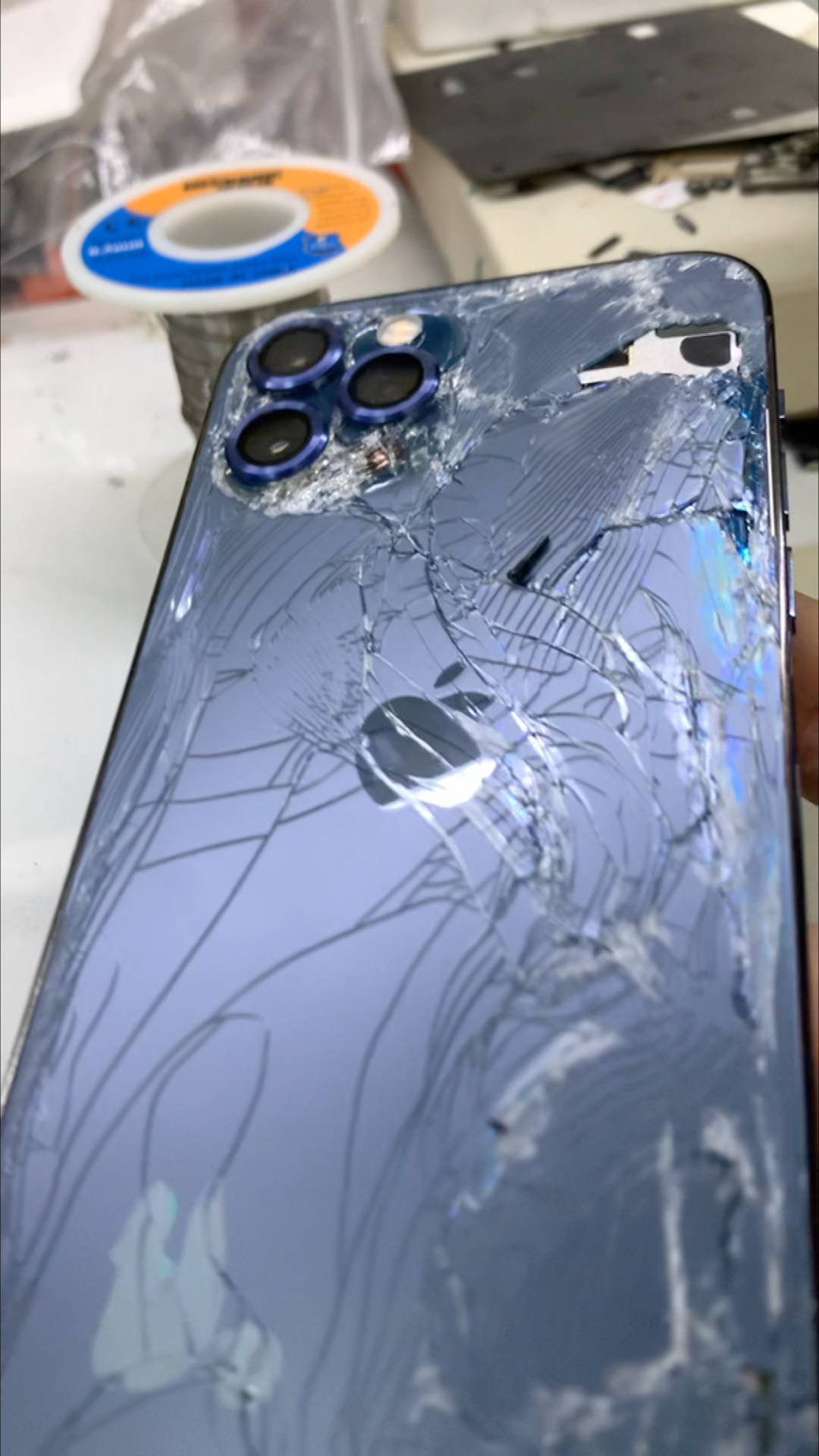 iphone12pro摔了修下来不便宜的