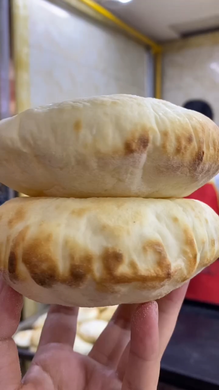 特色美食#鸡汤炖的豆皮,手工打的烧饼!