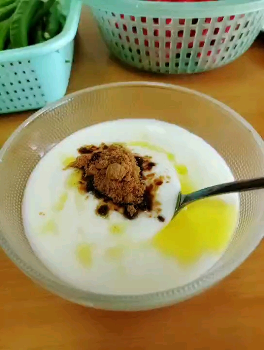 冰镇红糖亚麻籽油酸奶喝起来[色]