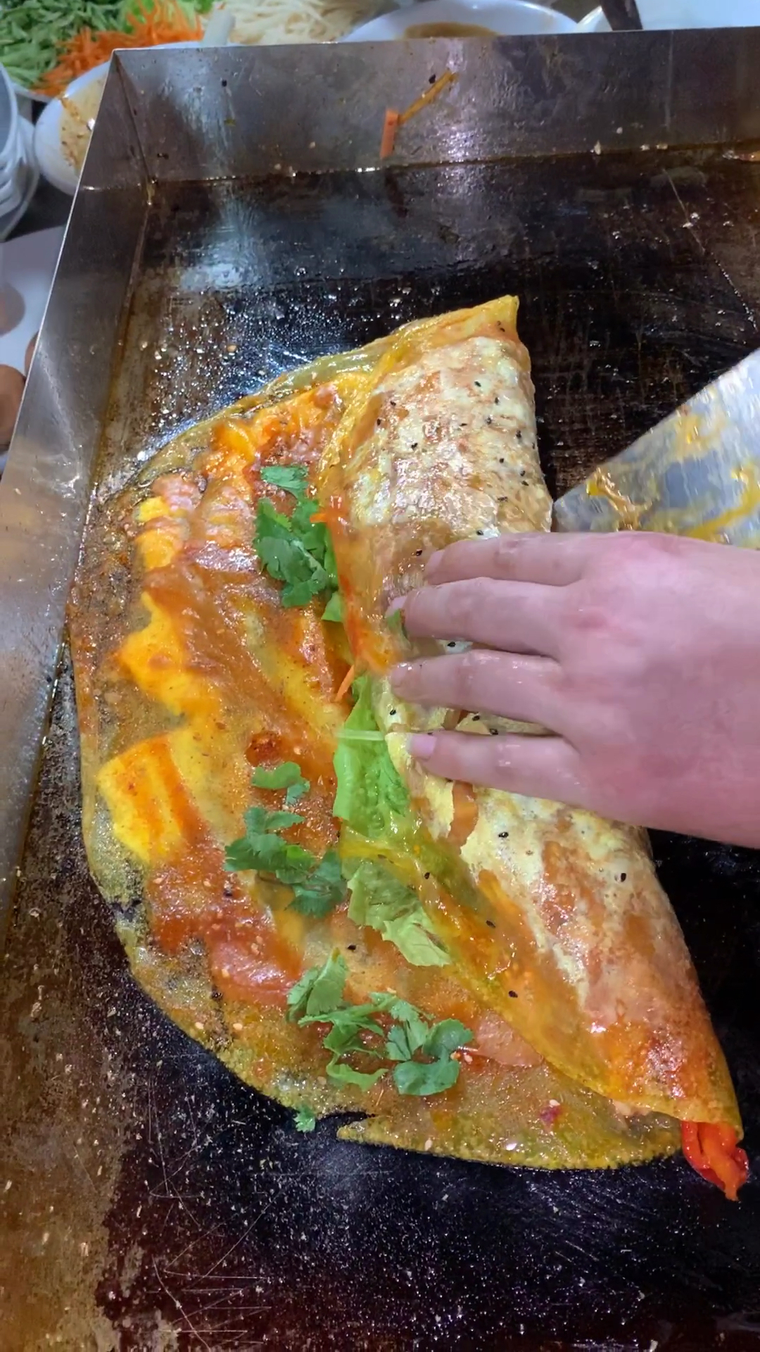 一个人都可以做的烤凉皮,人多的时候心急忙不过来