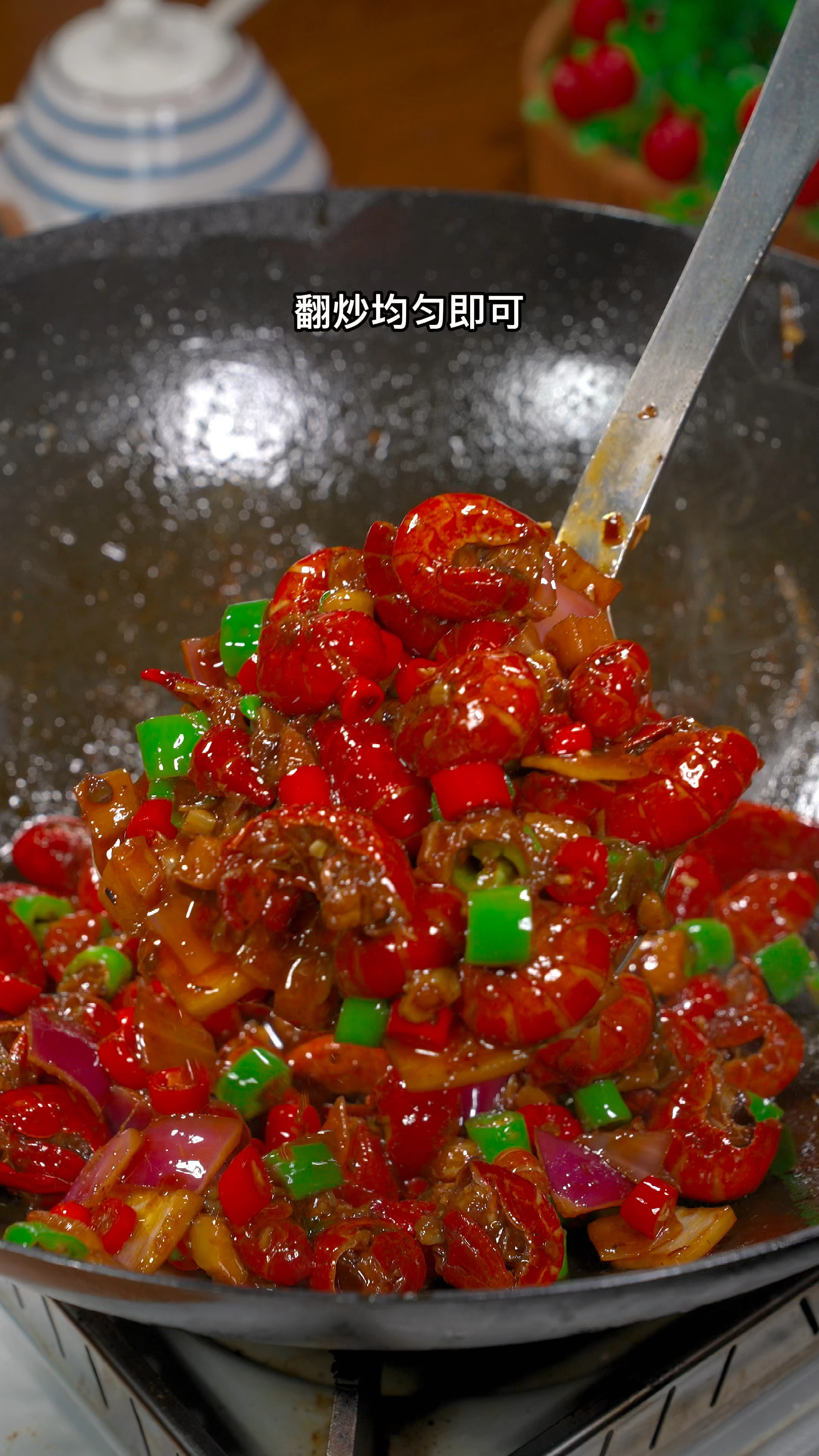 爆炒小龙虾,好吃到舔手指,一口一个太过瘾了