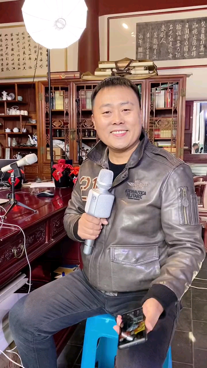 来个近距离的@刘大成