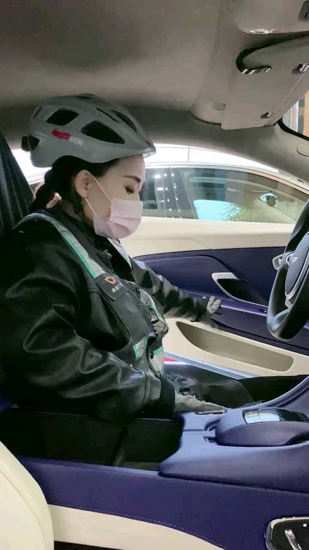 天天的代驾阿斯顿马丁女司机-度小视