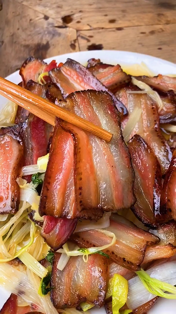 美食#开心的一天从吃面配腊肉开始