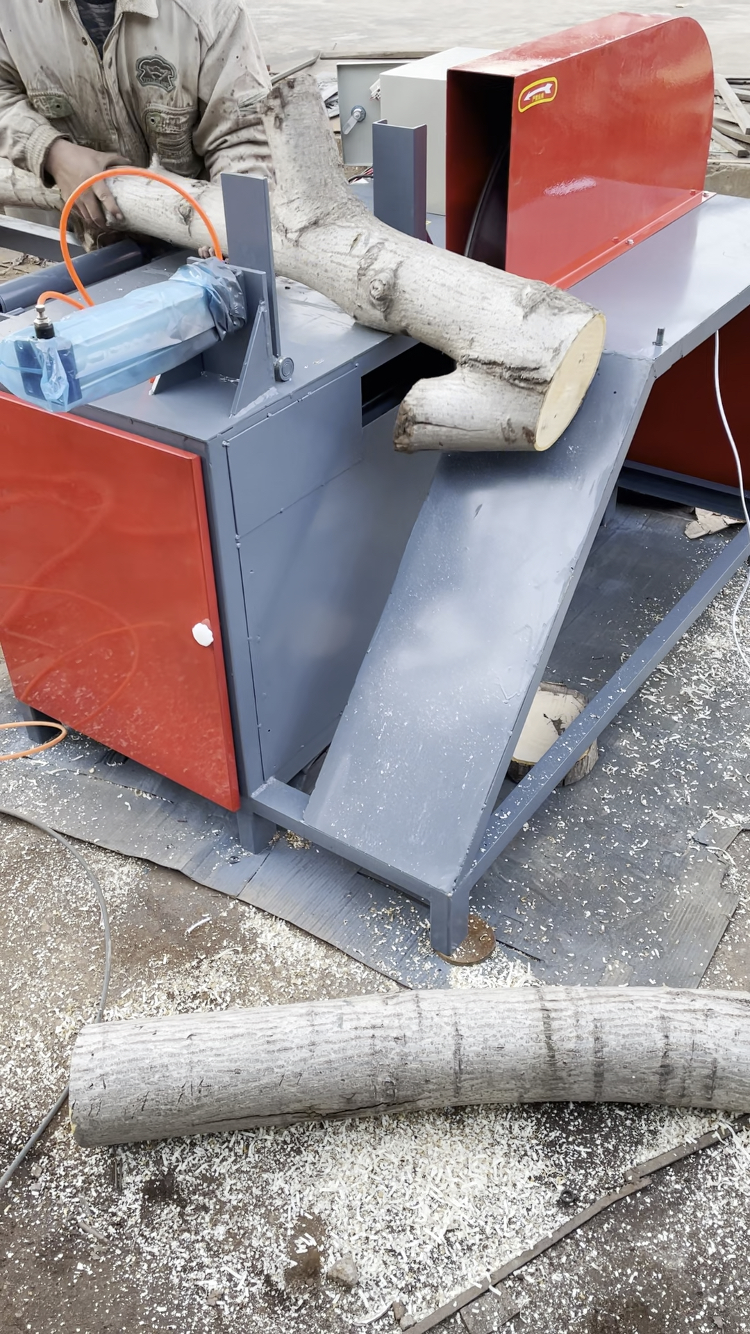 诚浩机械,方木圆木断料锯,原木断木机效率高锯口好