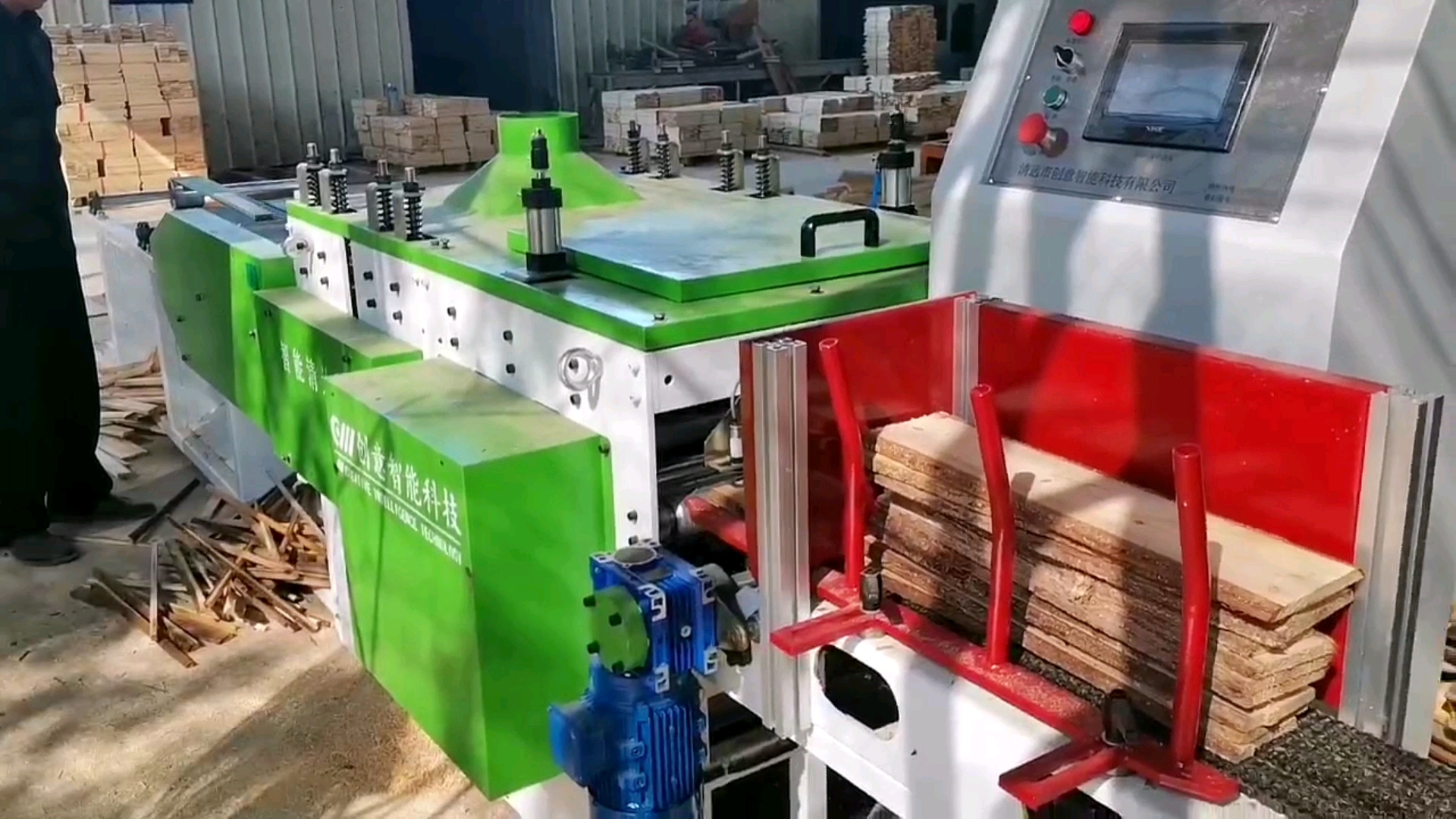 清边锯#创意机械智能清边机,比人工清边准确率提高50%