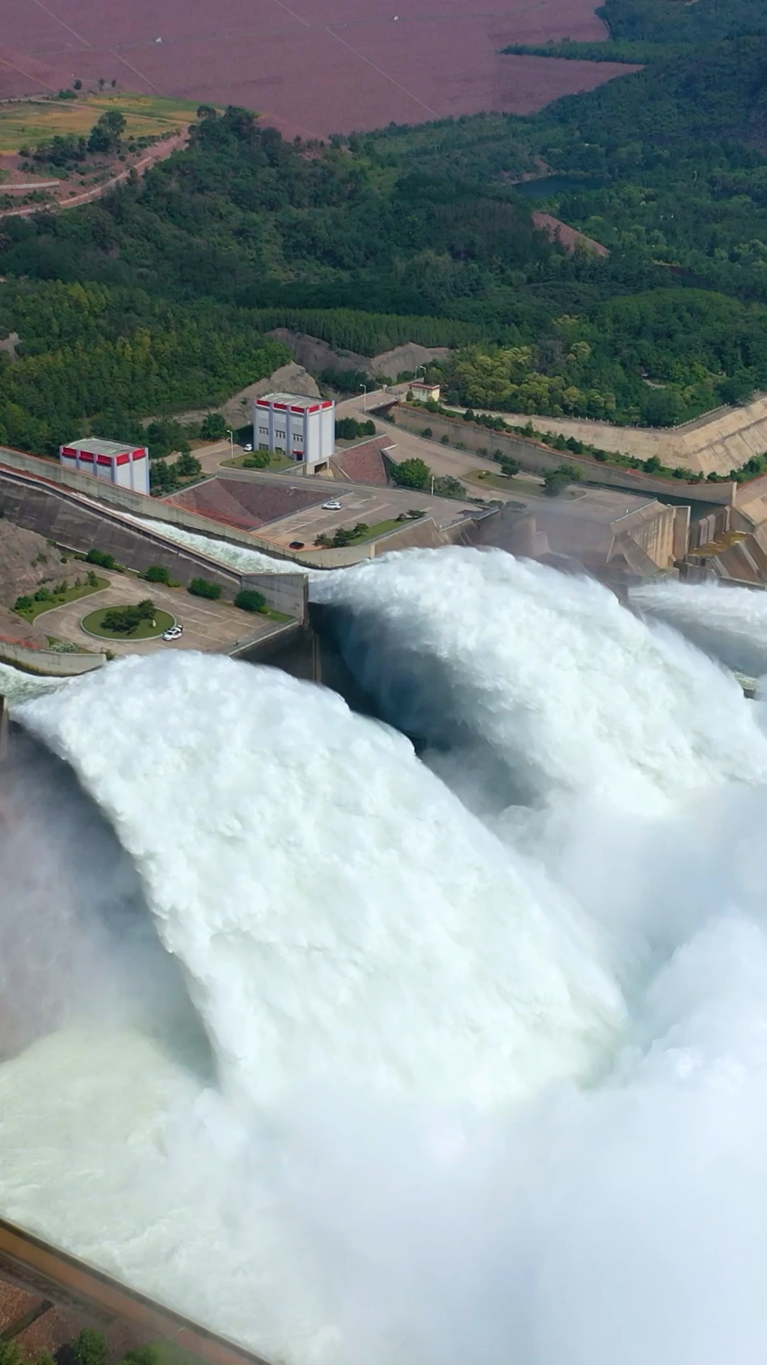 河南黄河小浪底最大量级泄洪,河南加油!