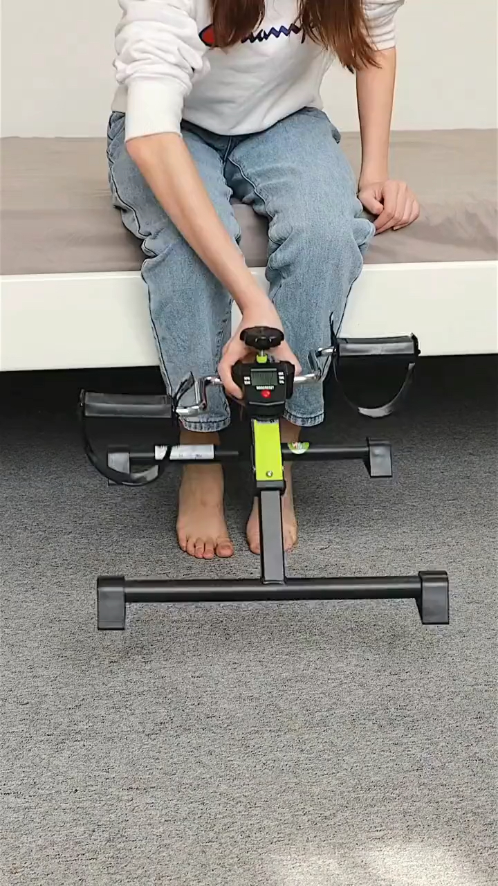 老人经常锻炼对身体有好处这款脚踏板锻炼器真不错