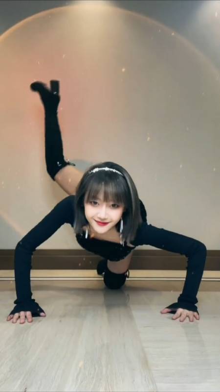 还行还行就是有亿点费假肢#蝎子腿挑战#许佳琪蝎子腿-全民小视频