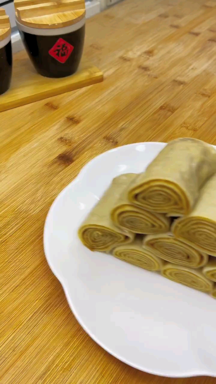 今天做了小时候经常吃的死面卷卷,没啥珍贵的食材,却有着满满的回忆