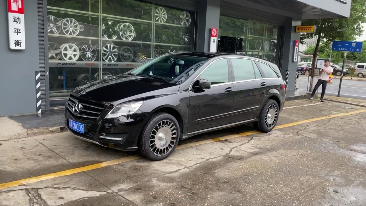 奔驰r400轮毂轮胎改装升级:265/45r20