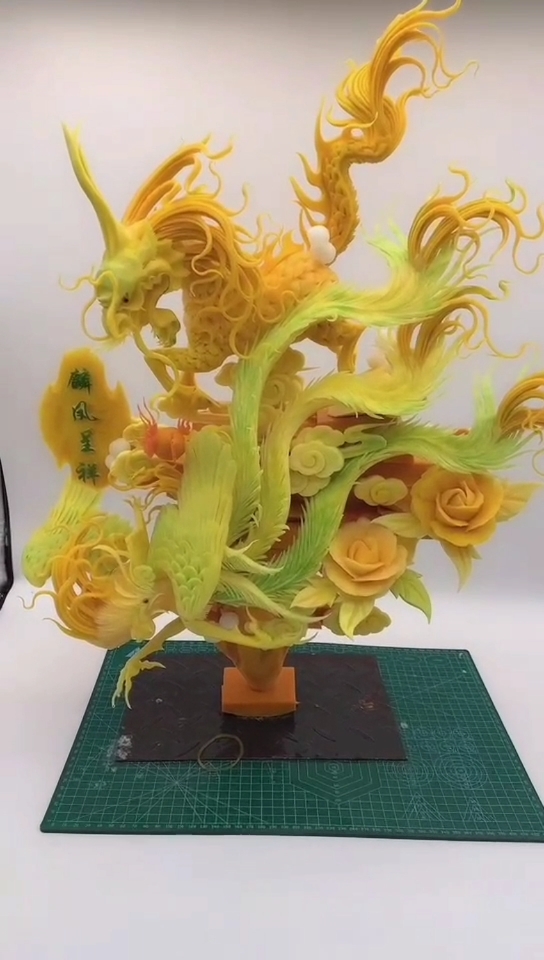 全民最牛手艺人#南瓜雕刻的作品,麟凤呈祥