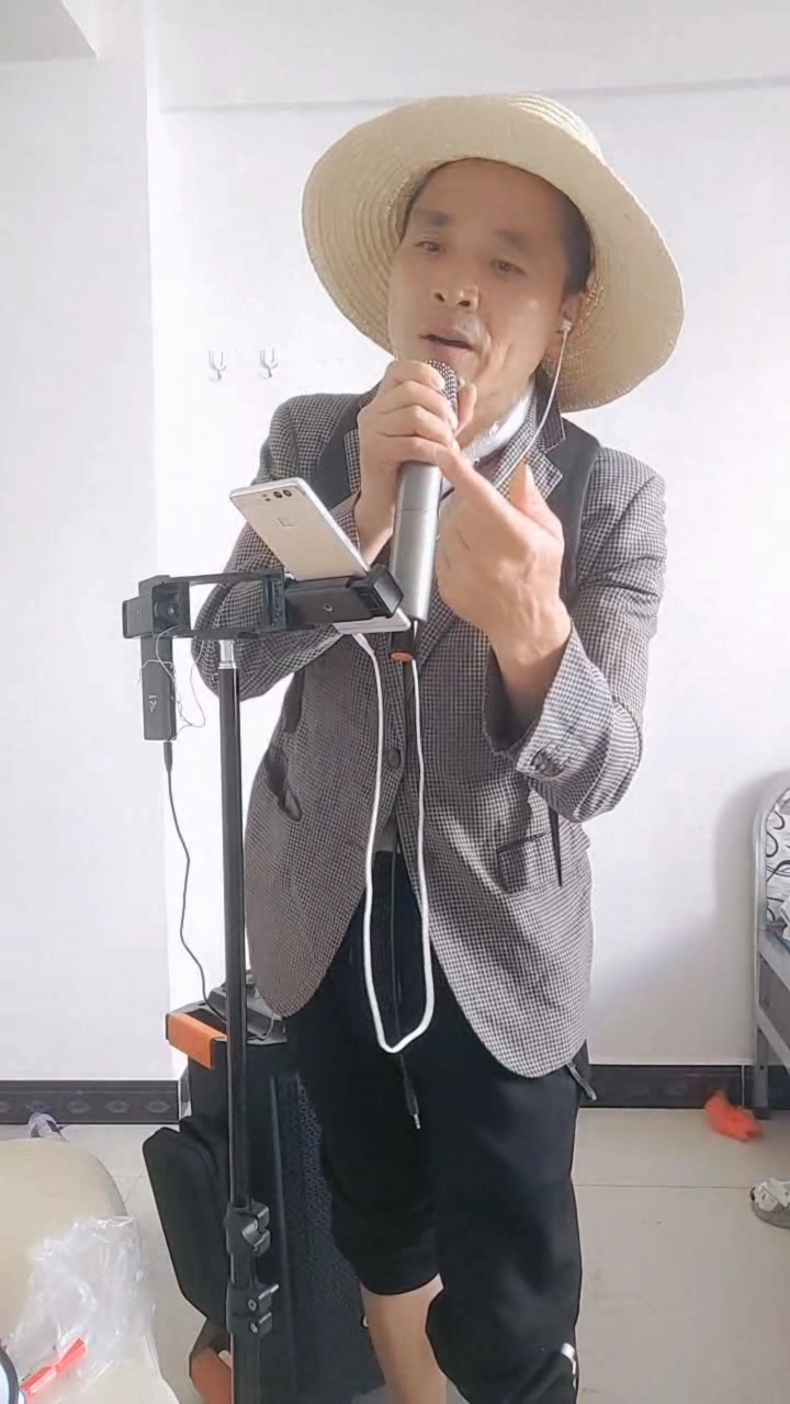 游子泪花#开始给你们秀一秀只要你们快乐喜欢延长演出到明天还是给