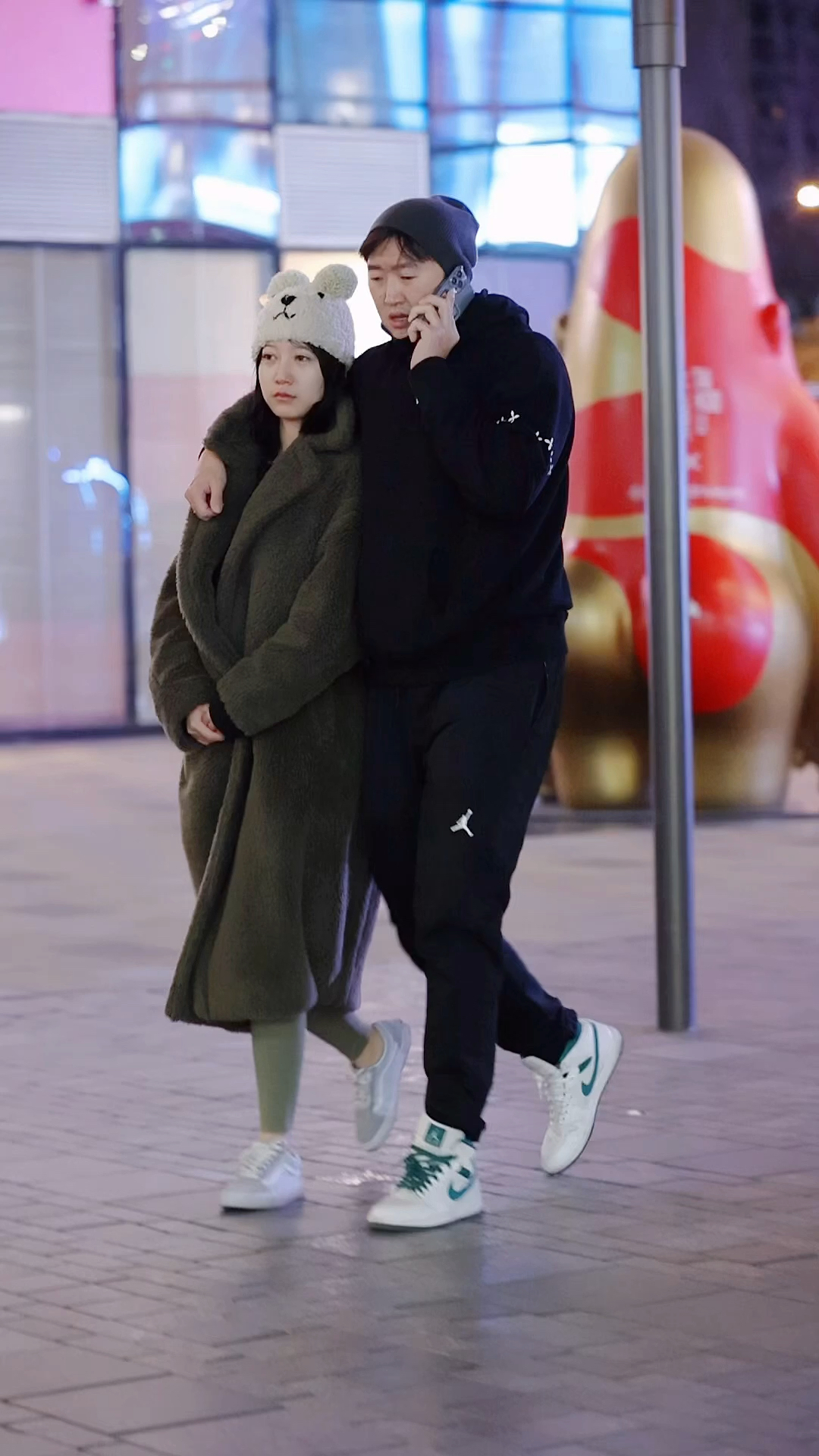 街拍#三里屯街拍情侣