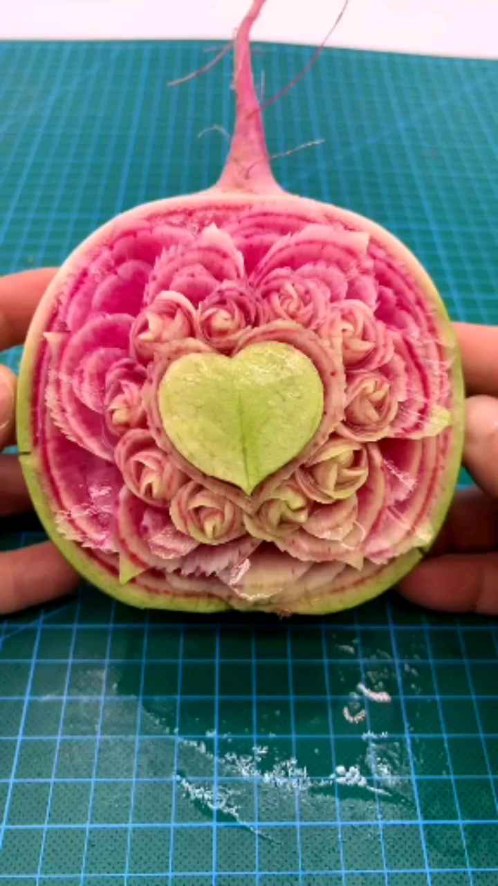 心里美萝卜雕刻的花式雕刻玫瑰花你学会没有价值千万级别手艺