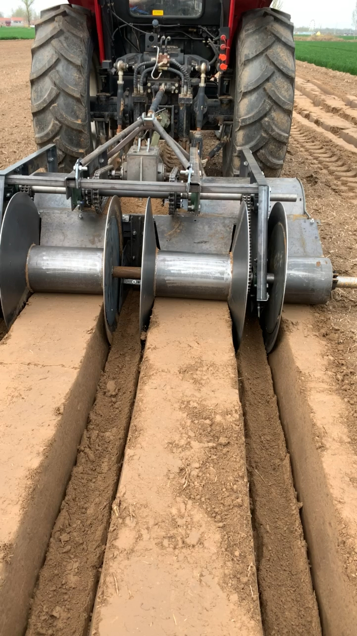 起垄机#新款大葱大姜草莓开沟起垄机