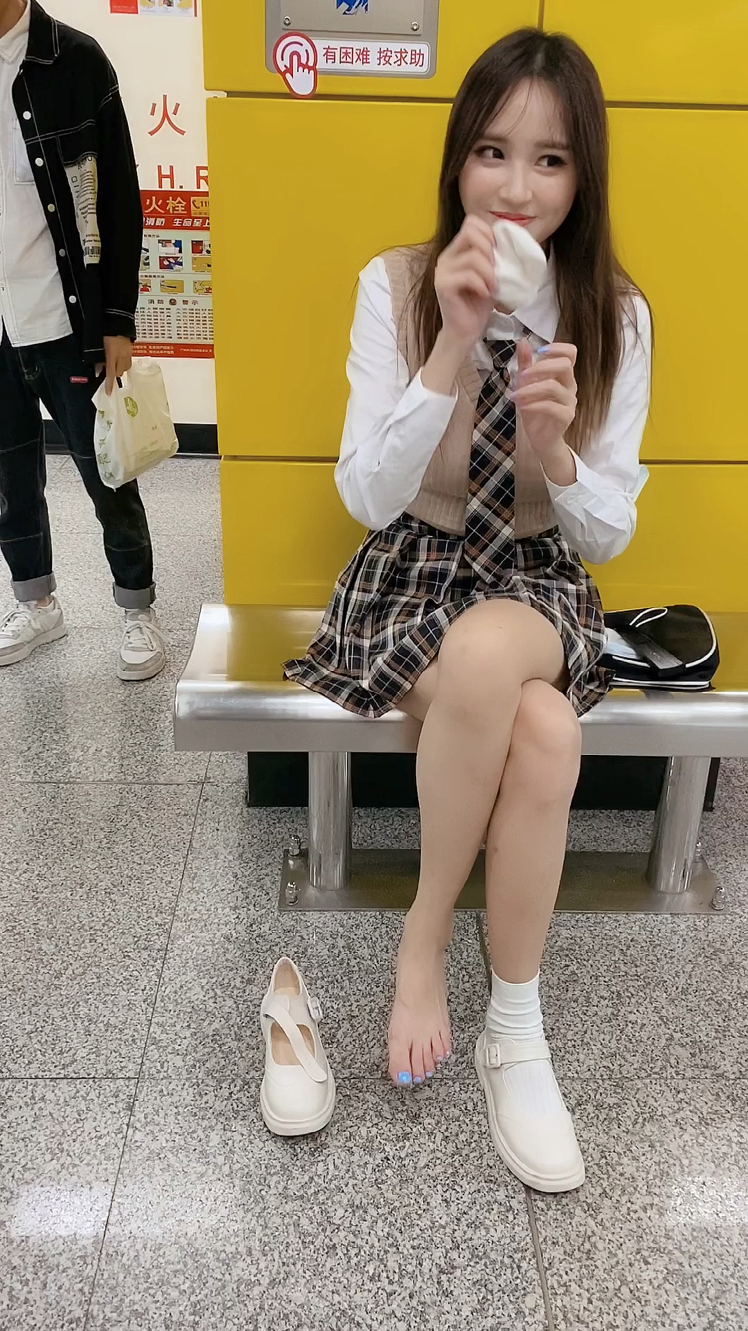 小姐姐的袜子是草莓味的