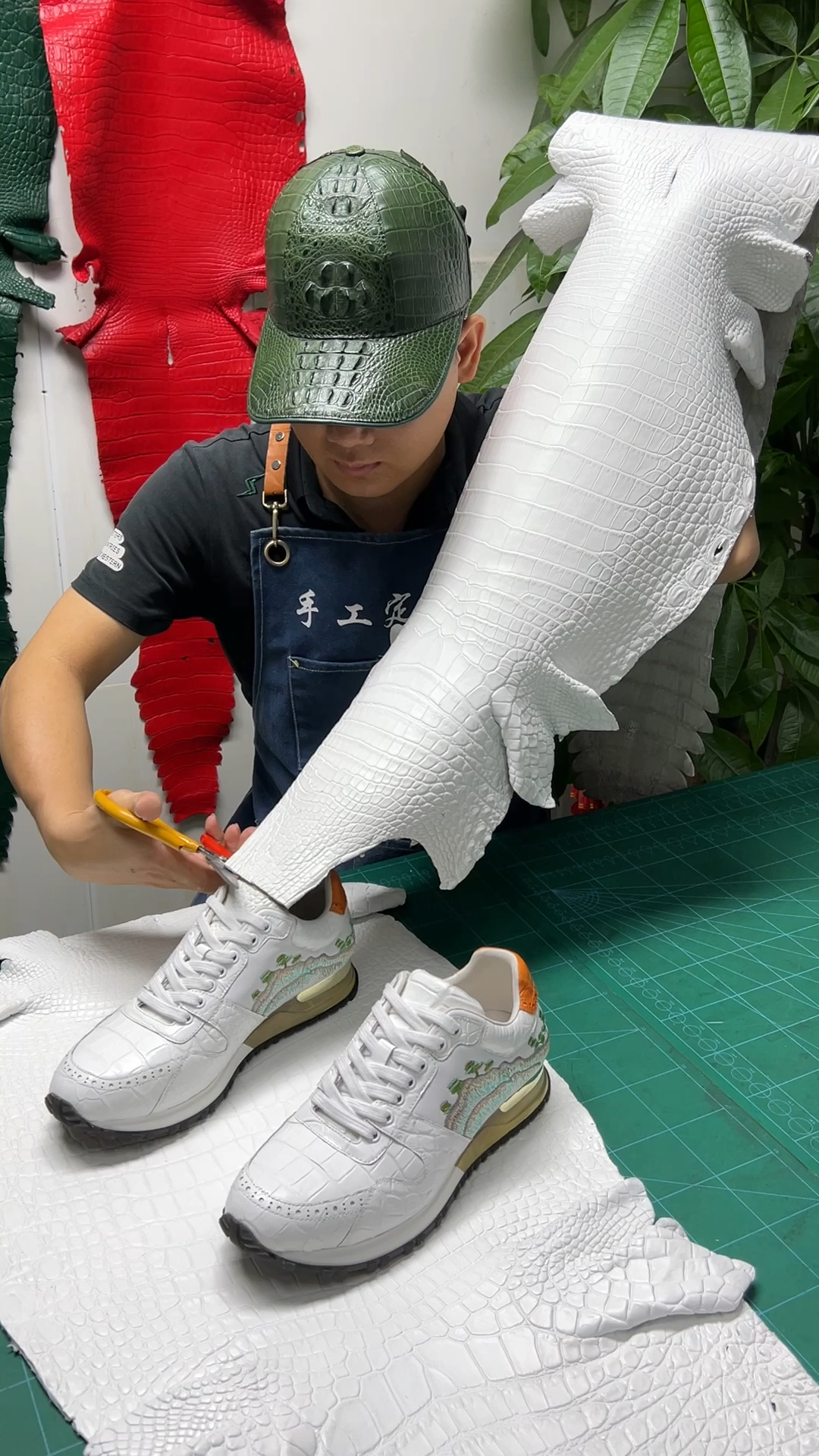 手工制作#鳄鱼皮时尚运动鞋-度小视