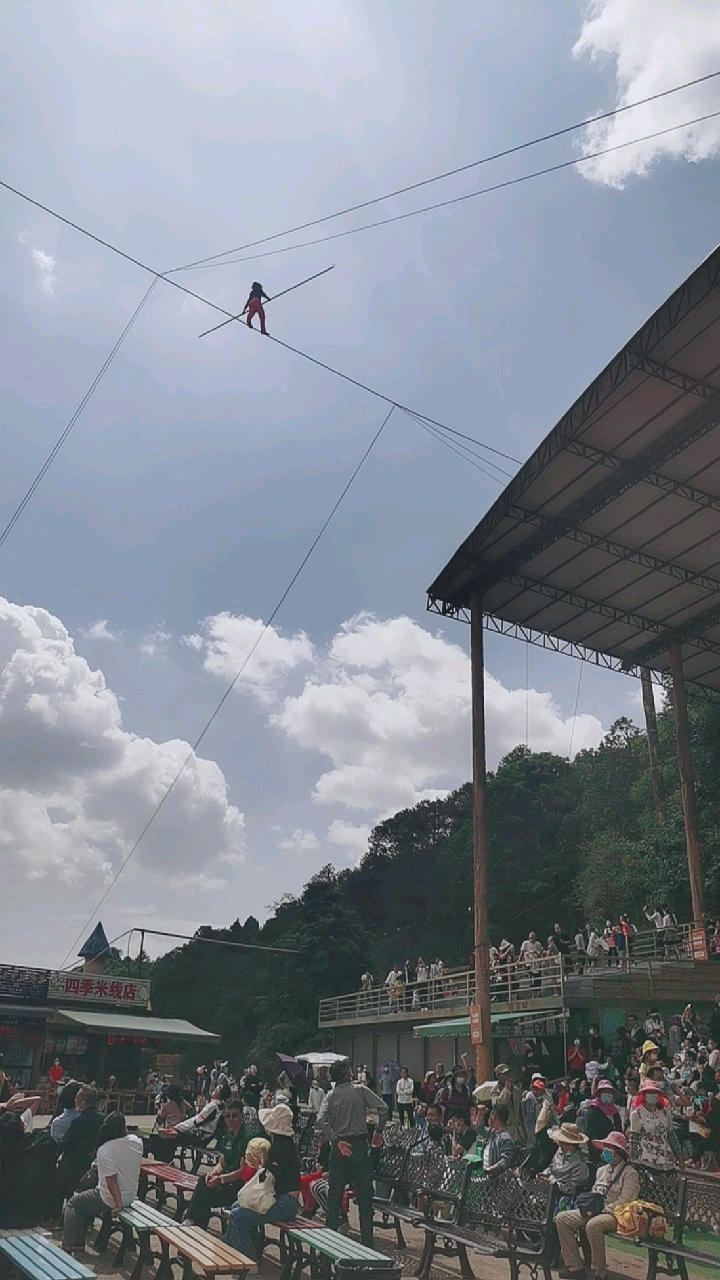 高空王子艾斯凯尔走钢丝