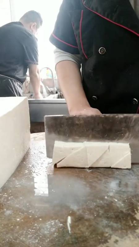 酒店大厨切三角豆腐的刀法你学会了吗
