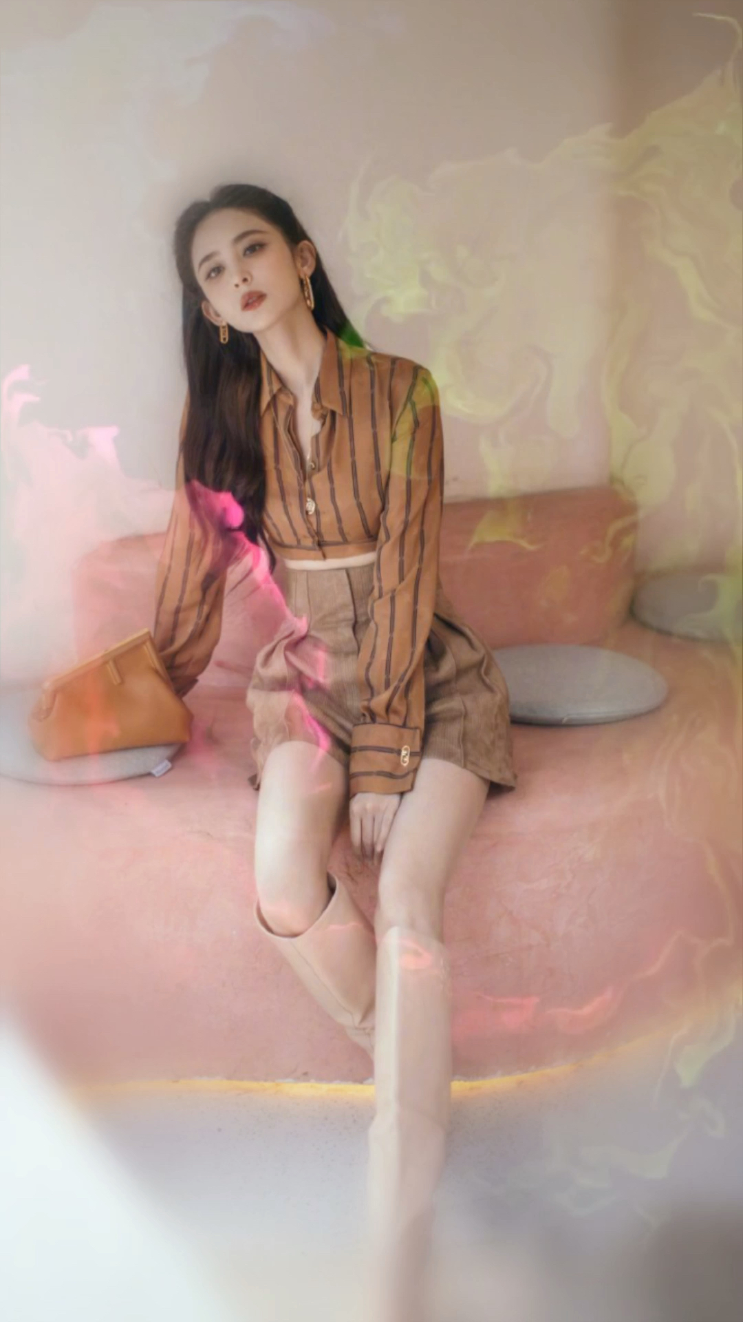 古力娜扎#夏日的小浪漫,娜扎性感时尚束腰短裤穿搭,优雅迷人