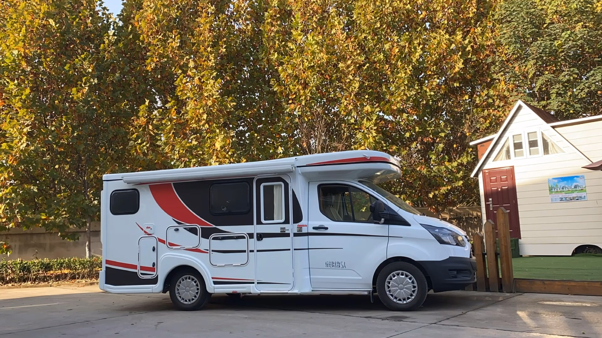 齐星房车#专业升顶房车,新全顺小c型升降顶展示,小身材大空间