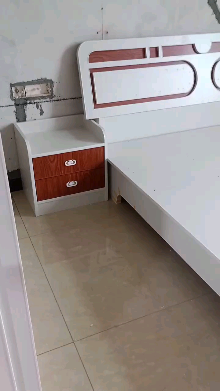 装修那些事儿#木工做的床头比买的床头都高了,划算吗-度小视