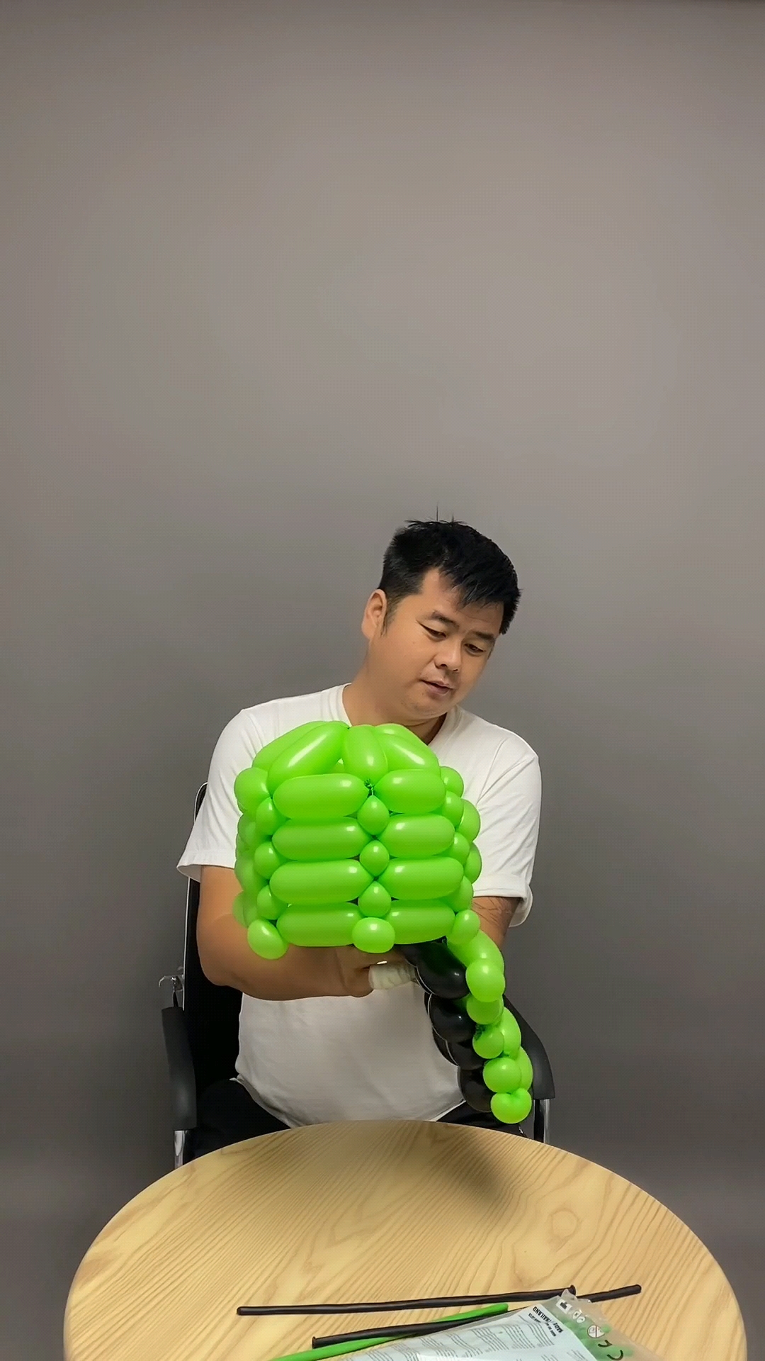 气球艺术#这个冬天很暖,用气球给你做个帽子