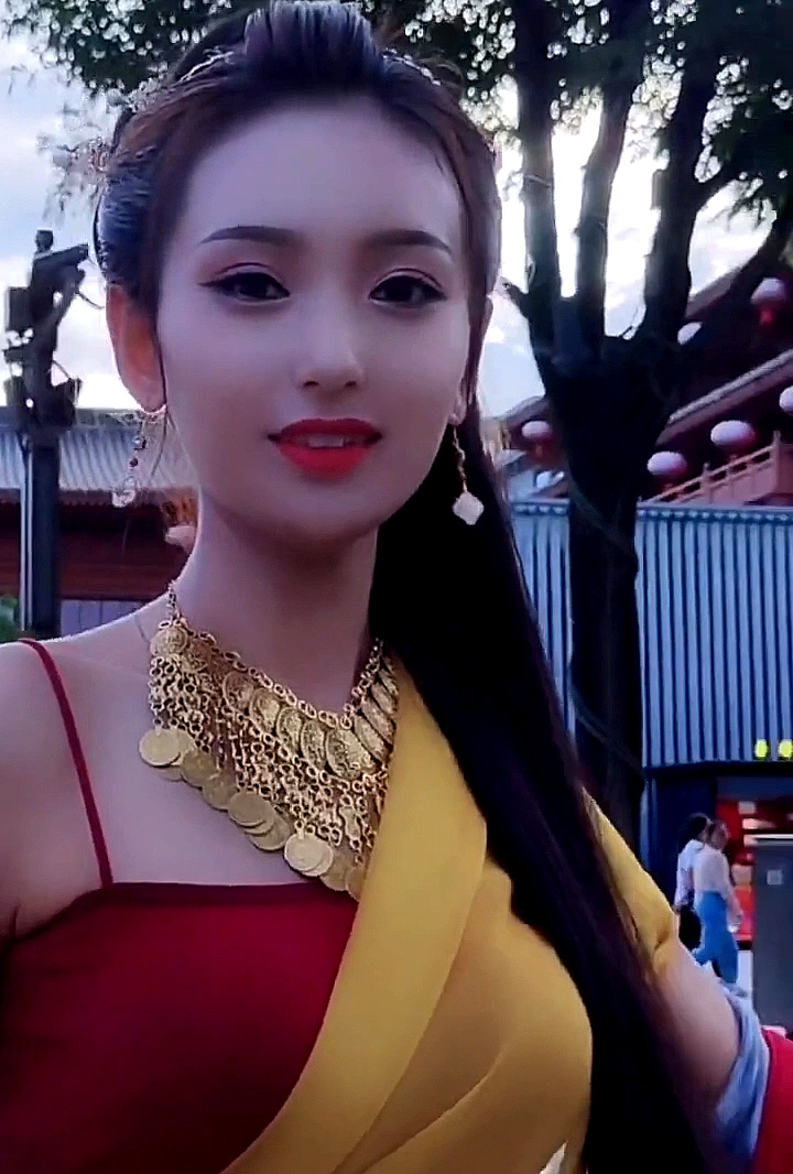 西安古城#仙女下凡大唐不夜城人间仙女非凡绝伦最美的风景在路上