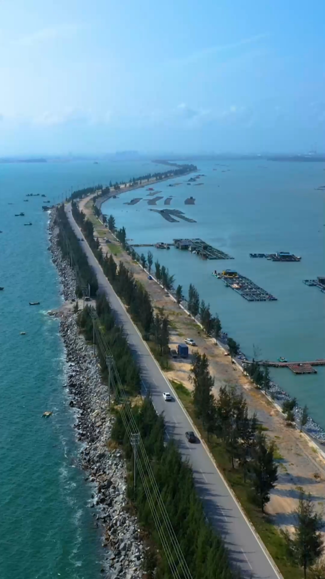 你好,夏天#广西发现最美水上公路,修在大海中央,行驶在上面真的是太