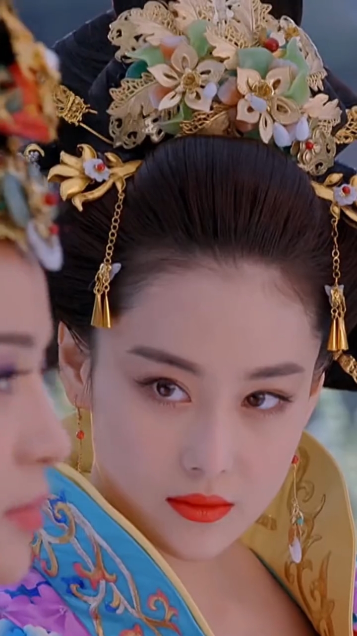 张馨予#大气的五官,妖媚的眼神,定不是很迷人!