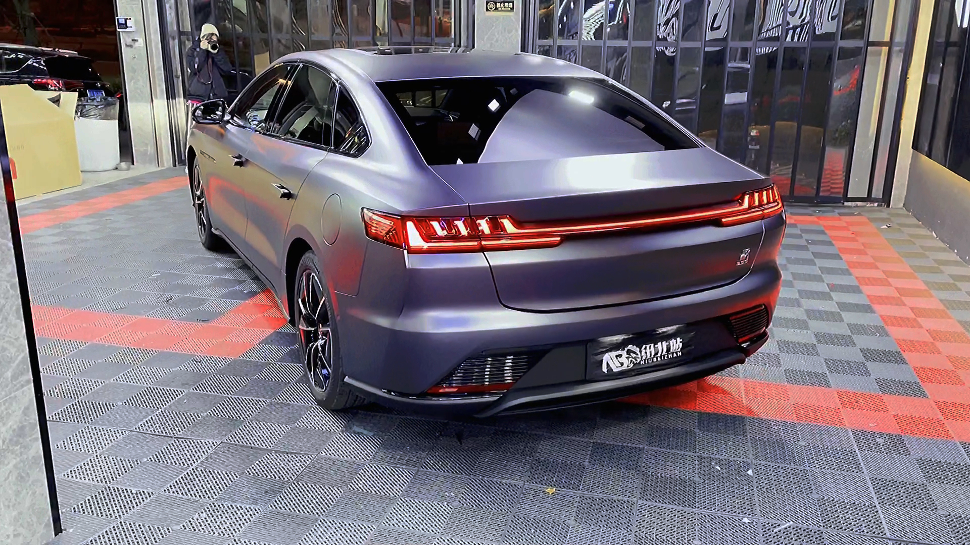 汽车改色贴膜比亚迪汉ev灰武士上车效果全车亚光太空灰全车亮条贴黑