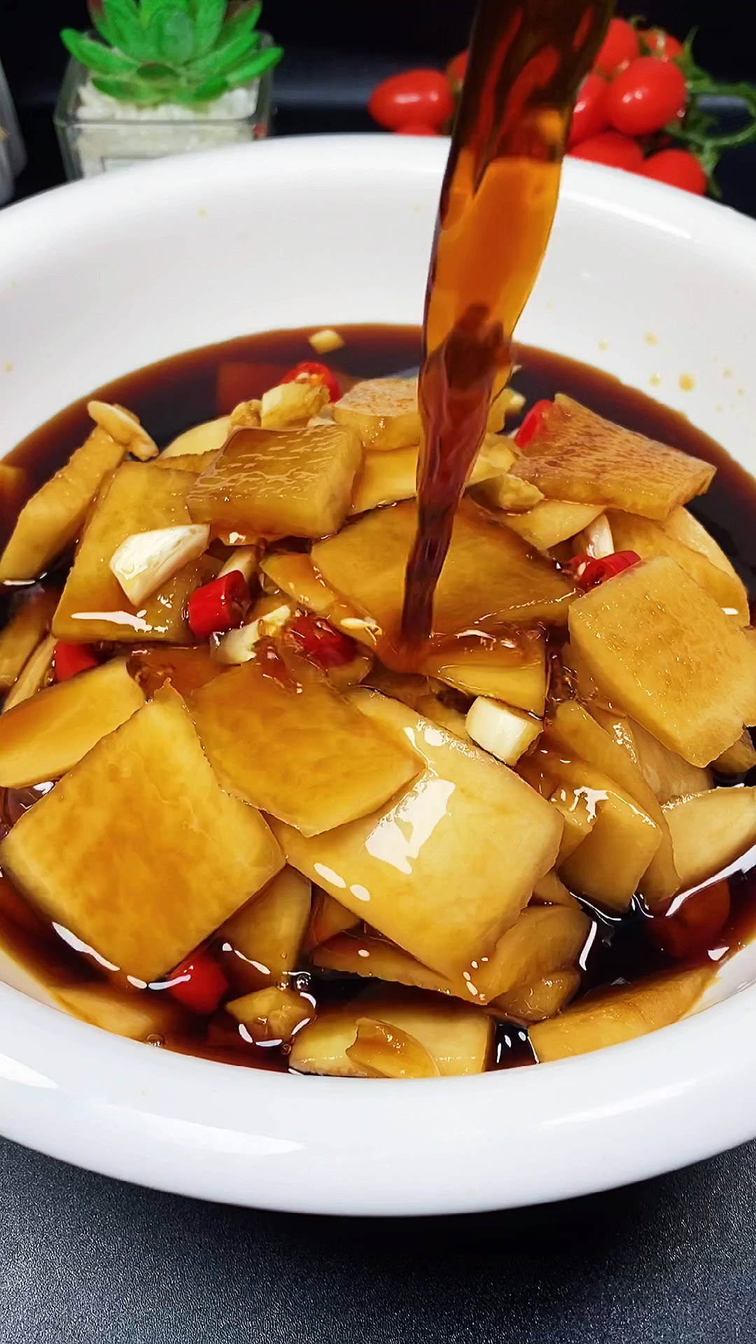 异乡的春节#冬吃萝卜夏吃姜酱香萝卜皮这样做酸辣脆爽一口气可以吃一