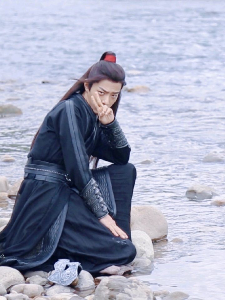 肖战#陈情令(肖战魏无羡花絮)感觉战哥冷的发抖了
