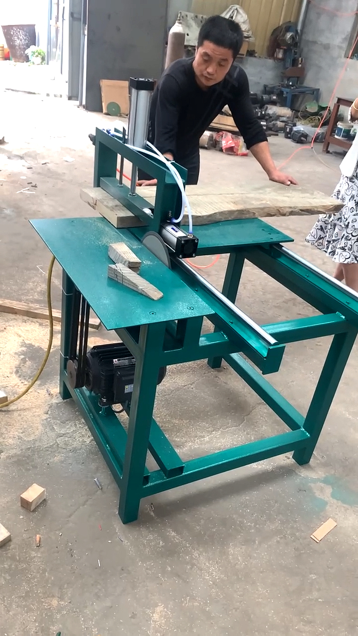 木工机械木工小截锯自动压料操作安全简单