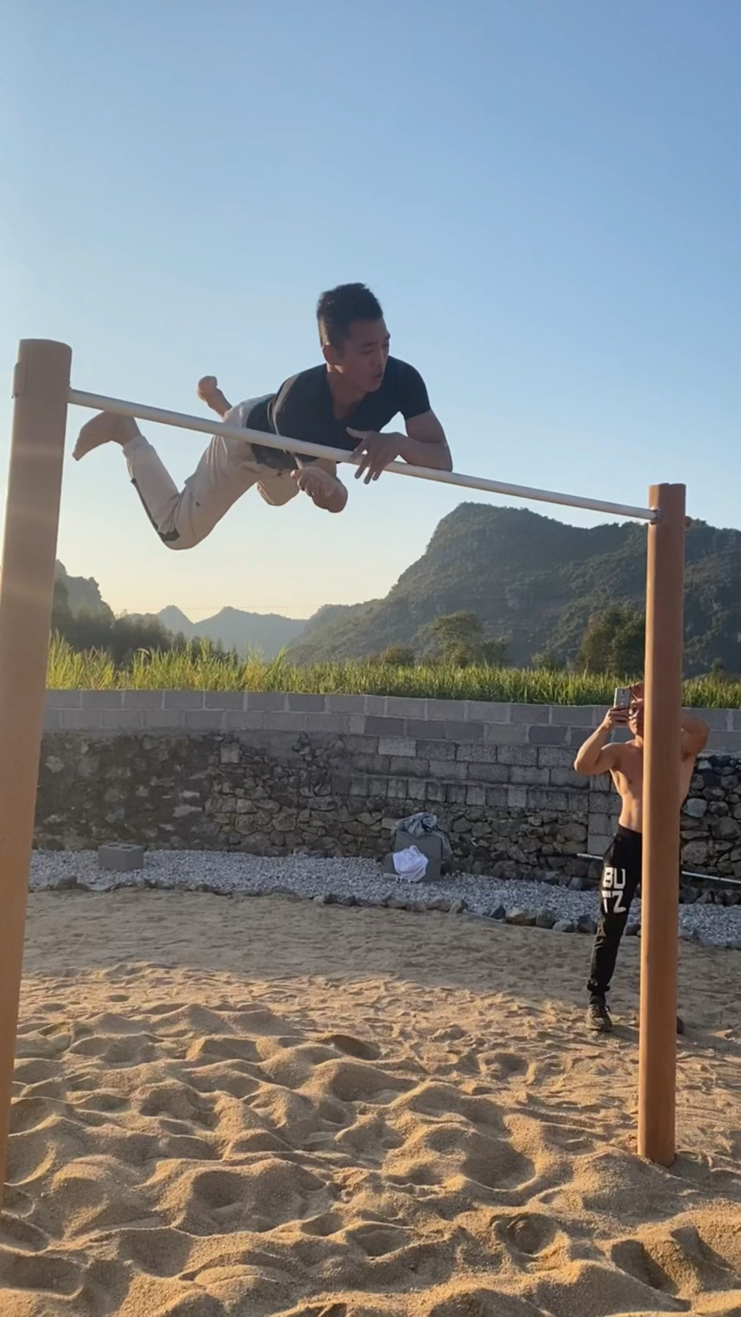 这一摔屁股得疼好几天