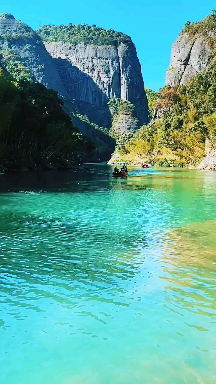 桂林天门山是以丹霞地貌特征展现出另一种独特的大自然魅力奇峰耸立你
