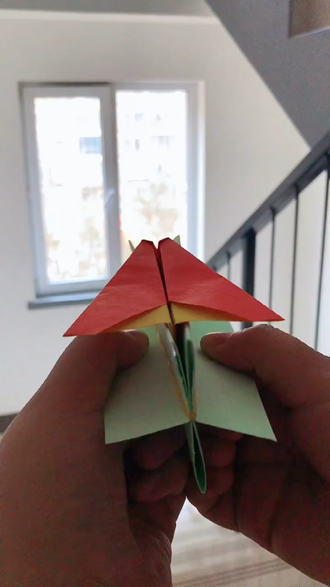 手工折纸半自动弹射纸飞机飞的又快又稳