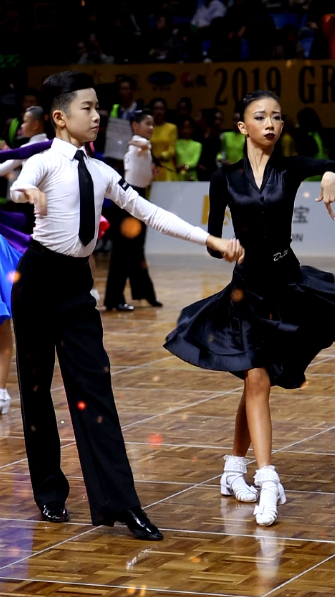 拉丁舞优雅迷人的伦巴舞墨茉组合表演看着太舒服了享受这一刻