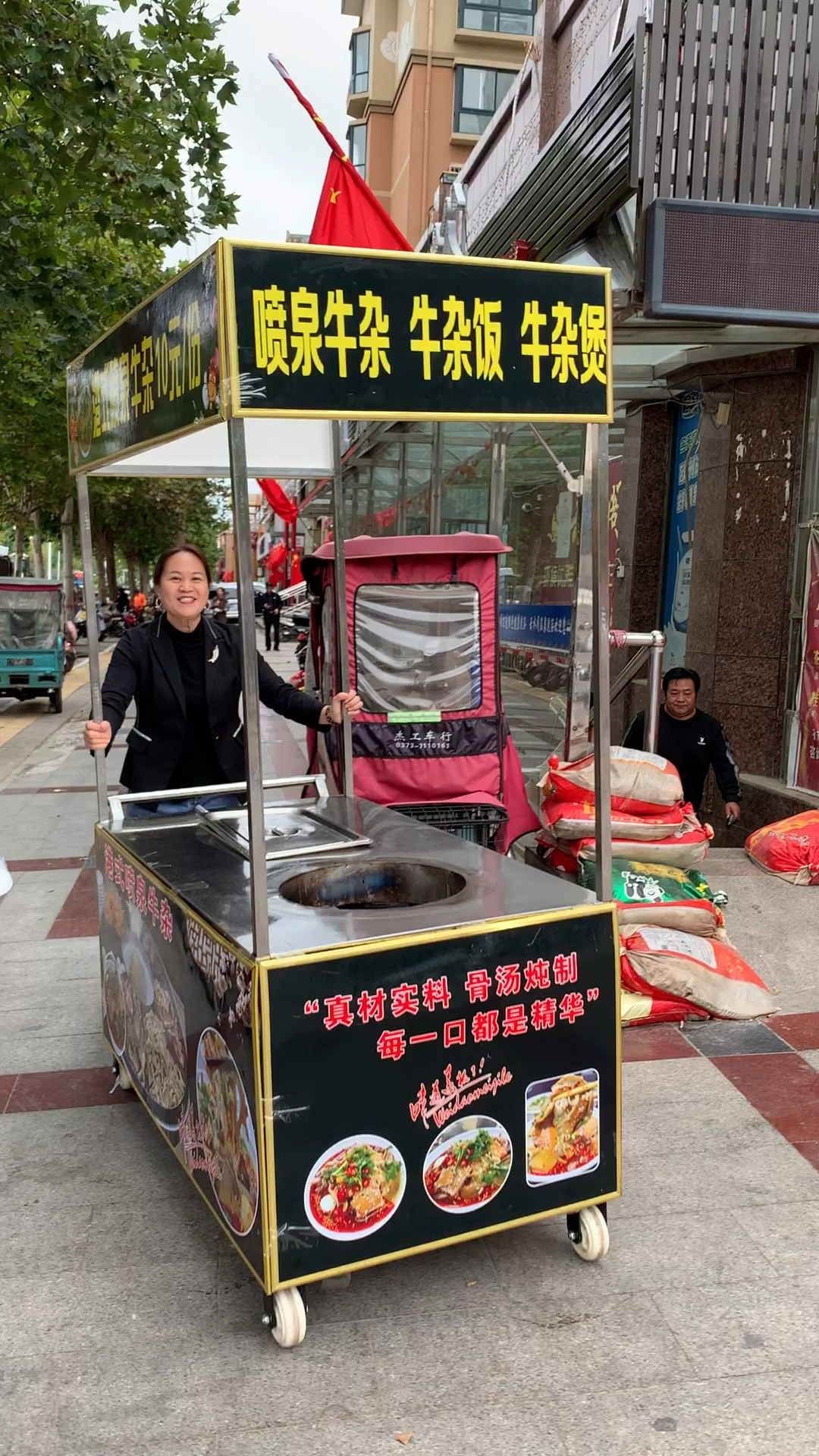 喷泉牛杂小摊每天忙的顾不上吃饭