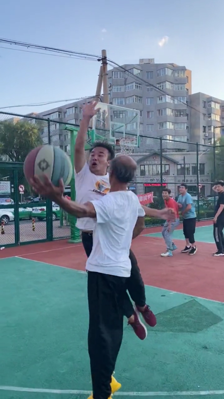 篮球大爷#勾手裁判会给3 1吗?