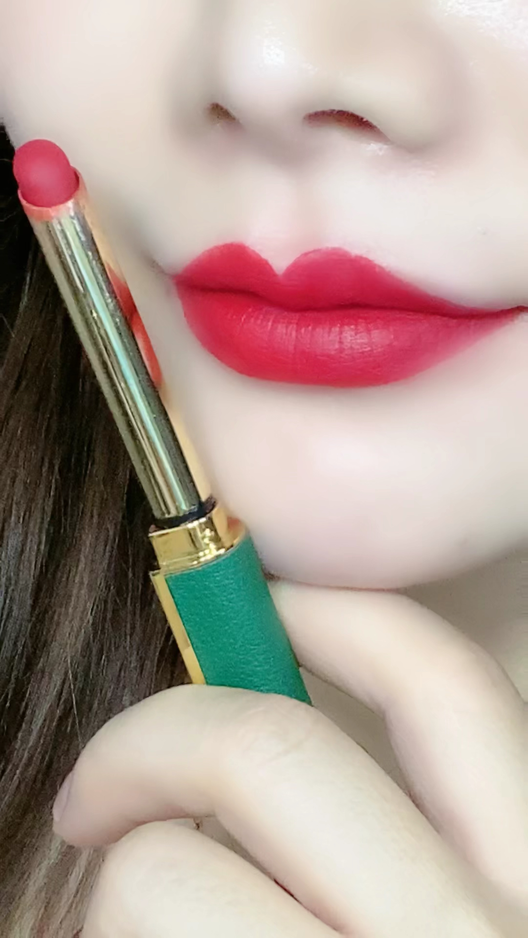 百搭女王红不沾杯口红