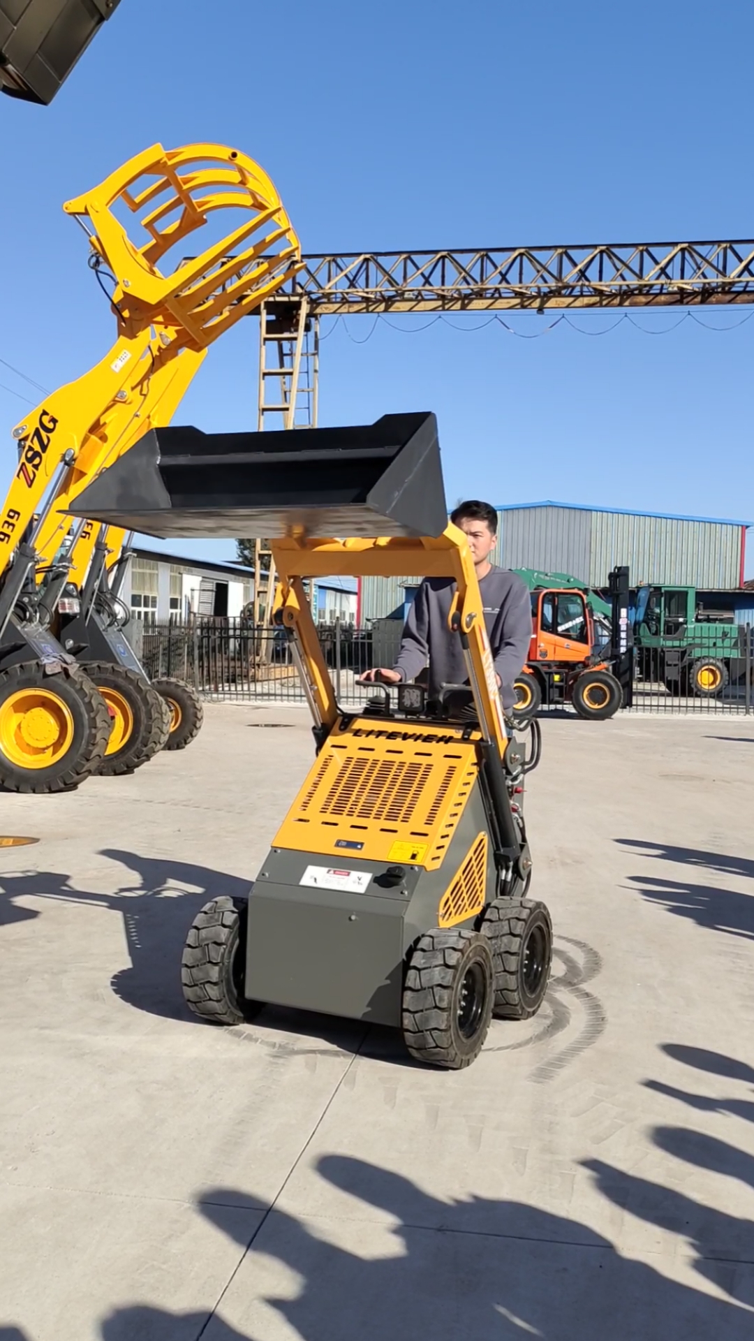 滑移装载机四轮驱动小铲车四轮驱动柴油小铲车柴油小装载机小型装载