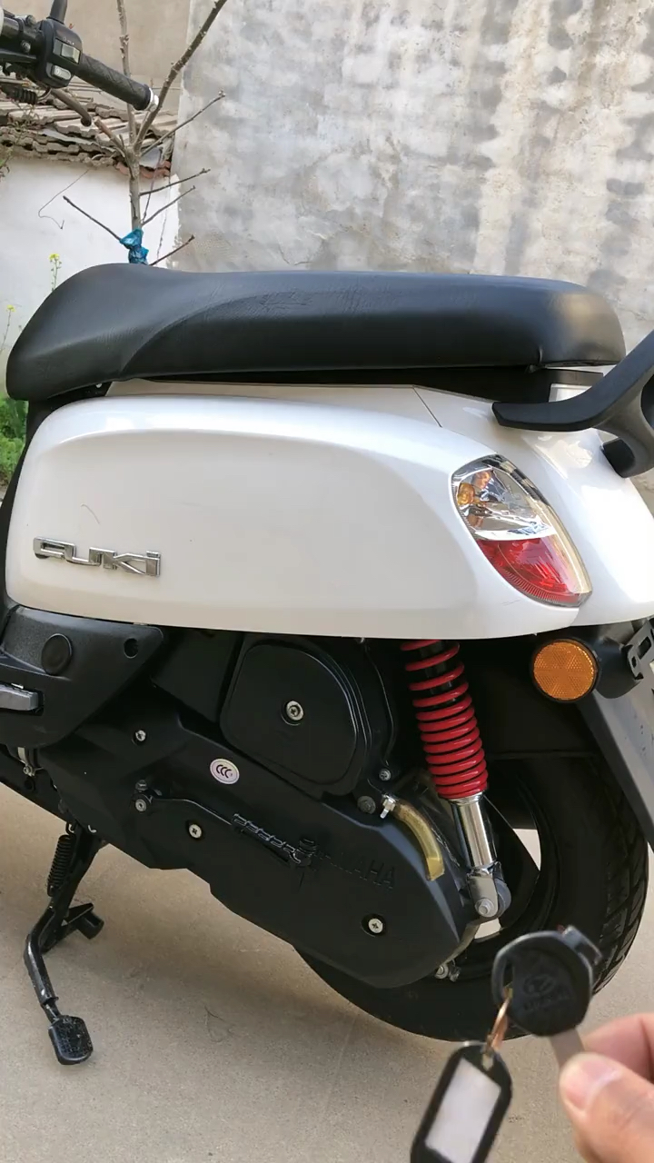 雅马哈酷骑100!喜欢机车的朋友们关注一下